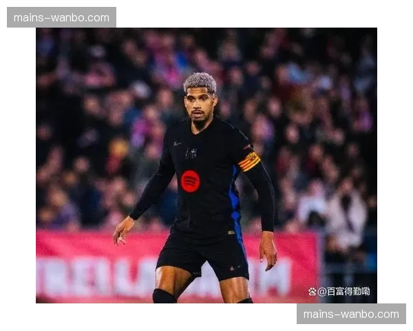 阿劳霍防守多兰从容应对 巴萨中卫一对一对抗能力获认可